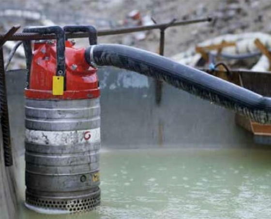 A Grindex pump operating in snore conditions, pumping only the surface water to leave sediment behind.